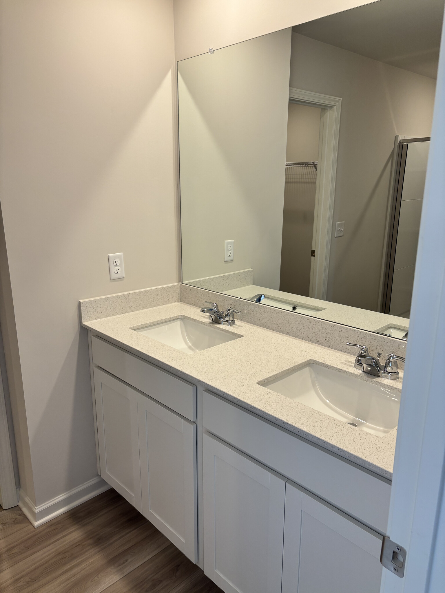 Building Photo - 572 Lyness Dr