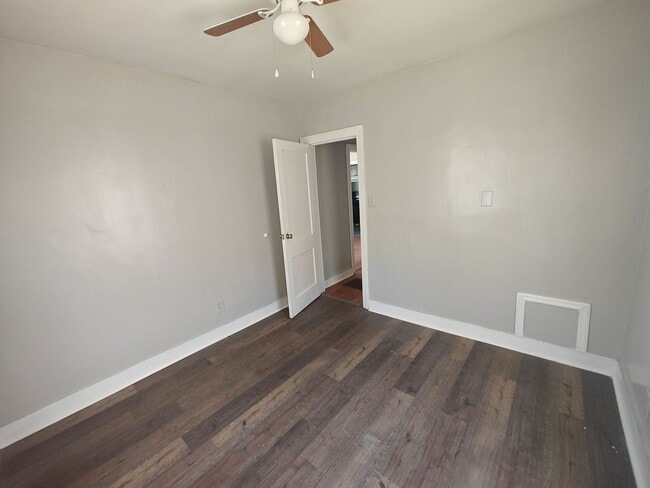 Building Photo - 2 bedroom home