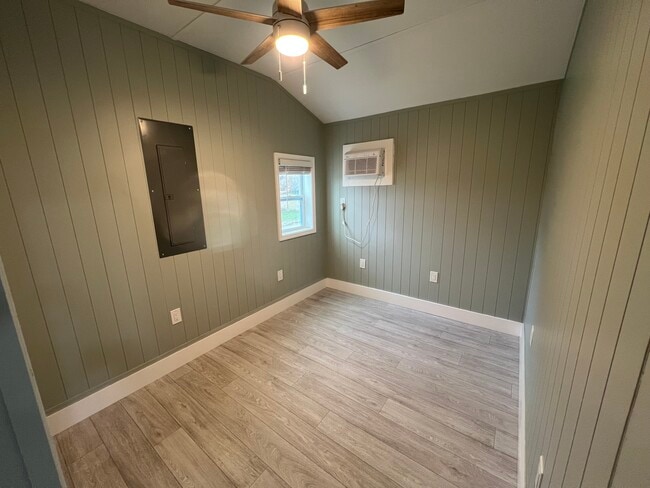 Building Photo - SBA3