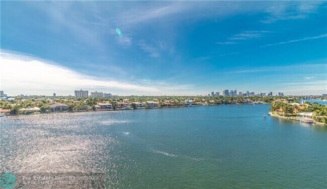 Building Photo - 511 Bayshore Dr