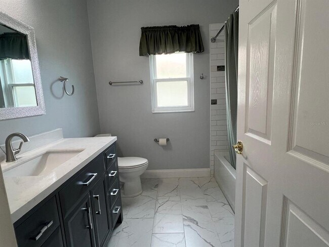 Building Photo - 3535 Somerset Cir