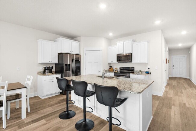 Building Photo - "$400 Off The First Full Month's Rent – Electricity Included!"