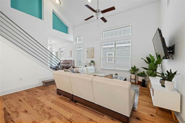 Building Photo - 2313 Capulet St