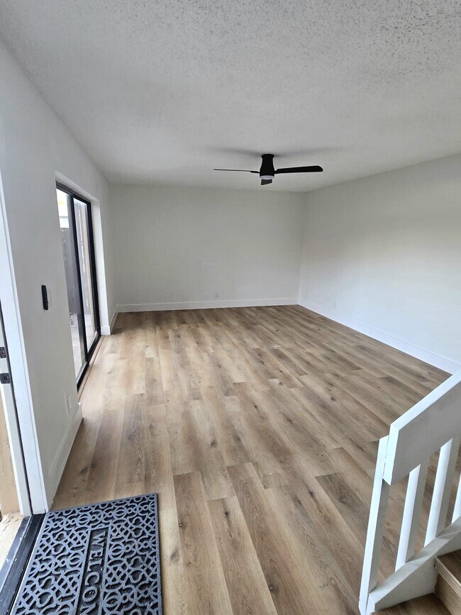 Building Photo - 4204 Waterview Cir