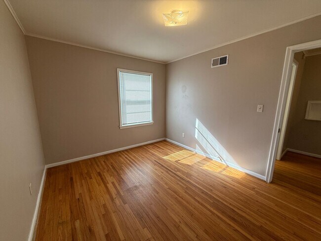 Building Photo - UPGRADED Great Location Large Yard 3 bedroom, FENCED YARD