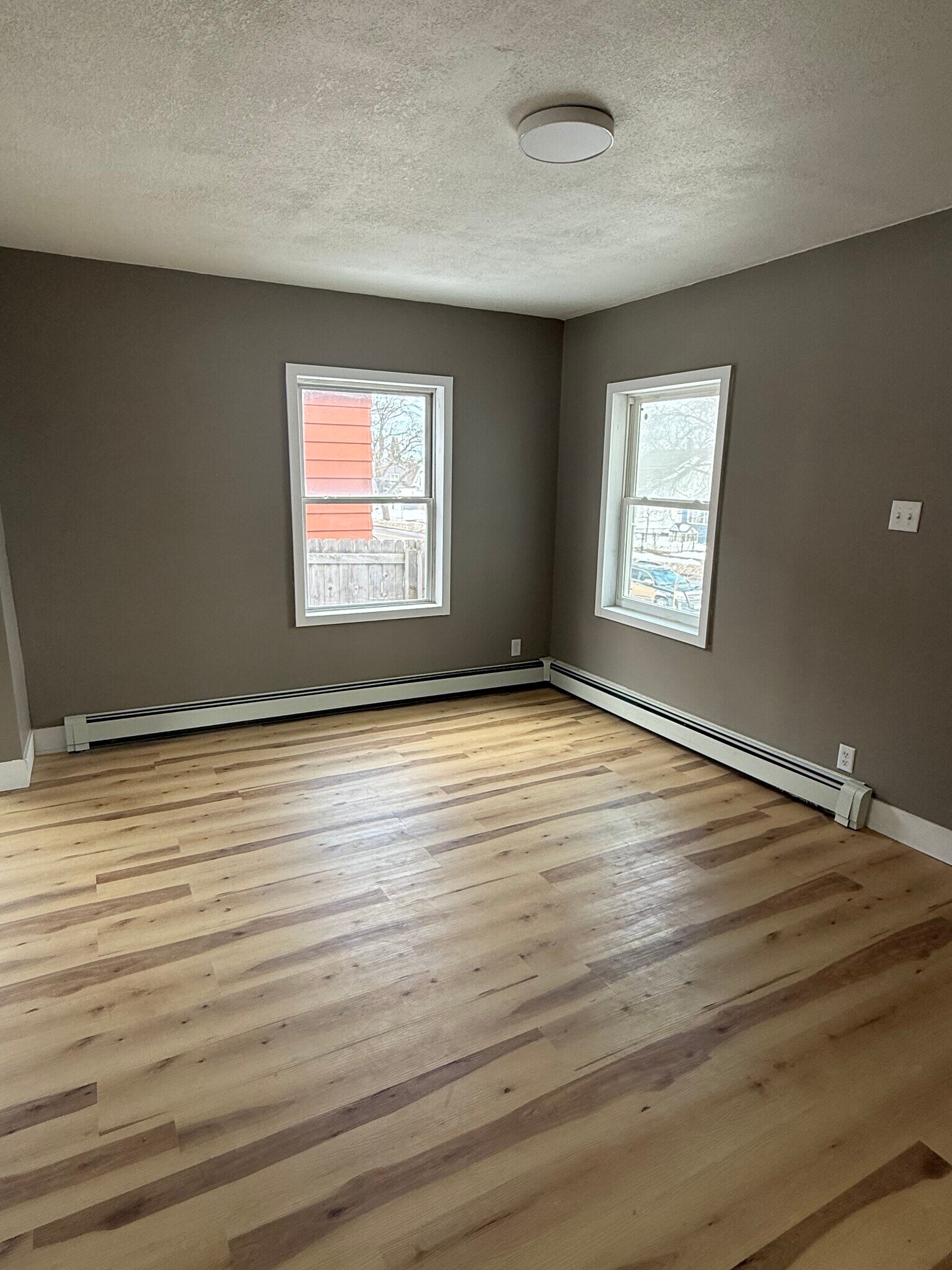 Building Photo - 4333 W 8th St