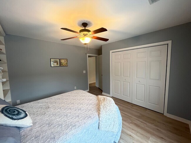 Building Photo - 6-month SUMMER rental within minutes of Wrightsville Beach!