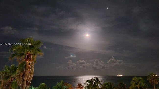 Building Photo - 5161 Collins Ave