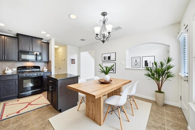 Building Photo - 2124 Nestlewood Dr