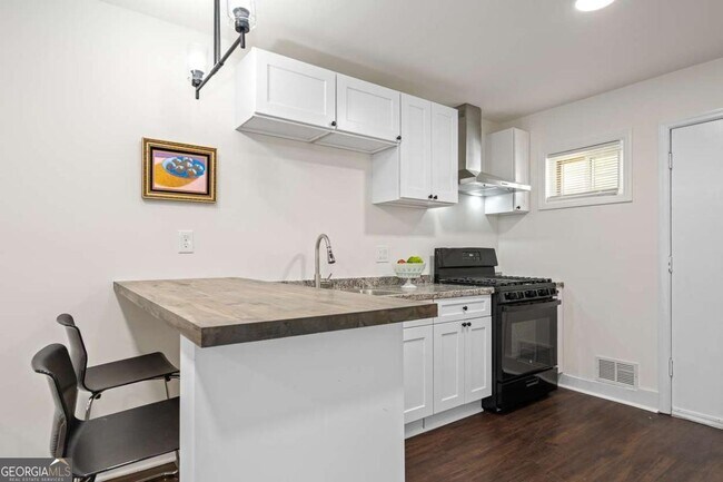 Building Photo - 1437 Vesta Ave