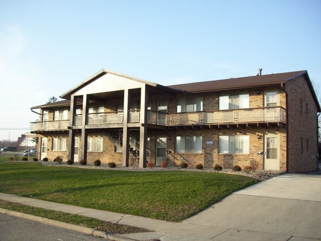 Building Photo - 606 Dry Grove