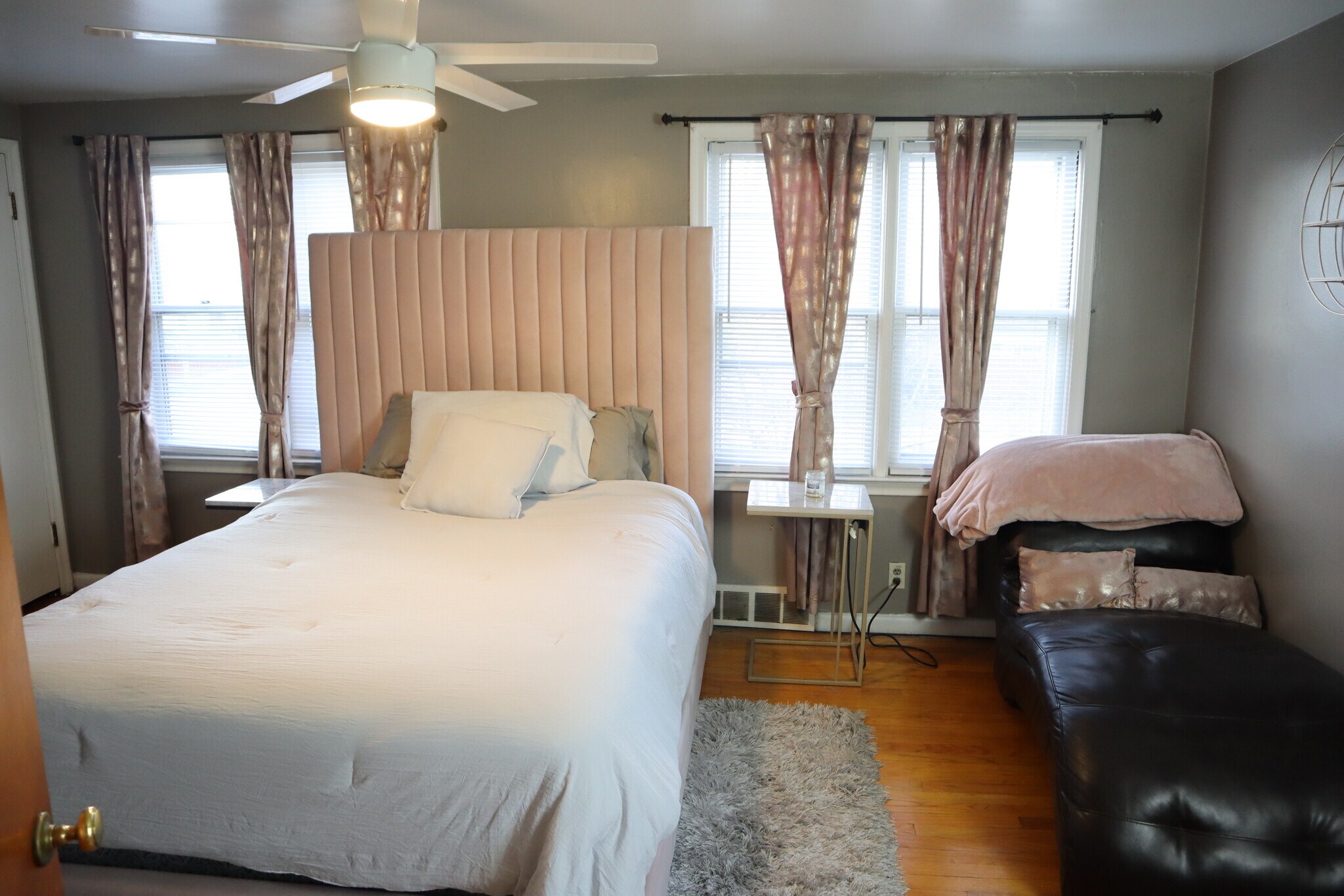 Huge primary bedroom - 1343 Pagel Ave