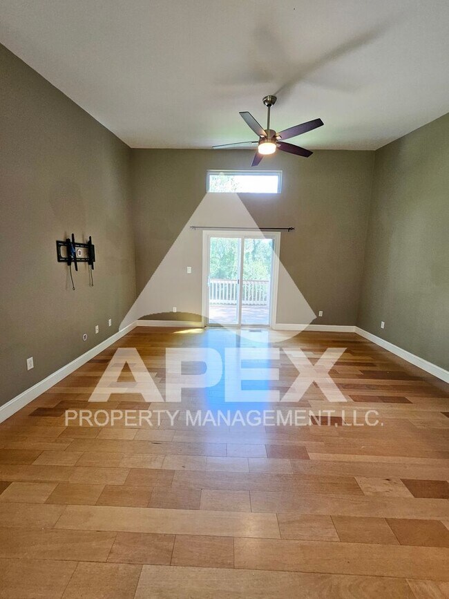 Building Photo - Contemporary Ranch Style 3Bd – 2Ba Single ...