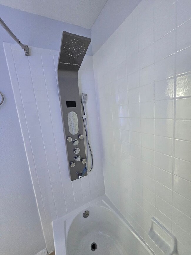 Building Photo - Stunning Fully Renovated Townhouse for rent in Land O' Lakes – Your Dream Home Awaits!