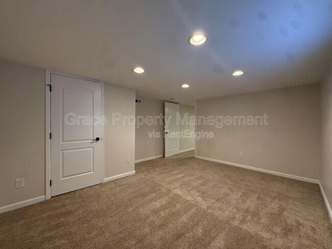 Building Photo - 3183 Vaughn St