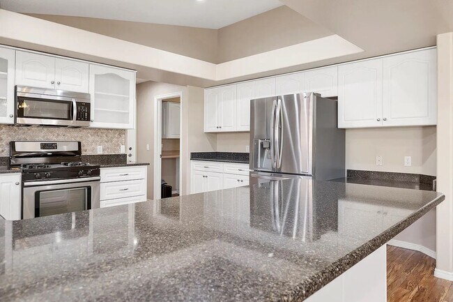 Building Photo - Spacious 3-Bedroom Home with Incredible Garage & Prime Location!