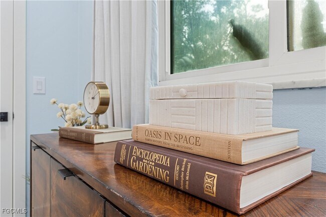 Building Photo - 2412 La Salle Ave