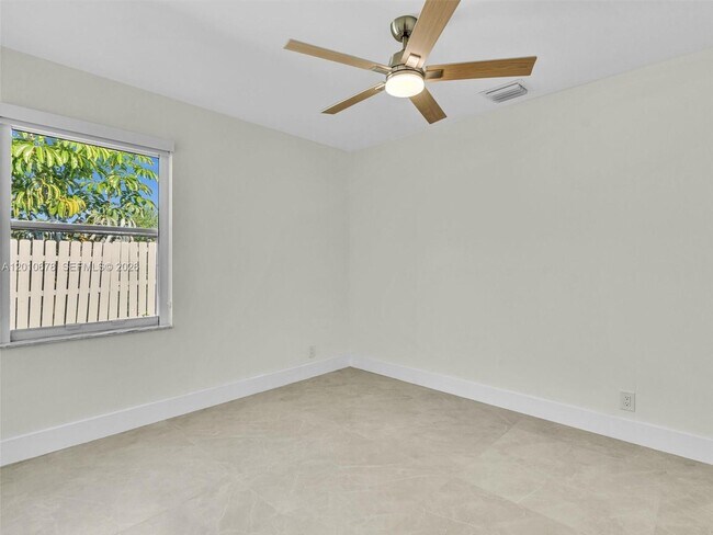 Building Photo - 3863 SW 53rd Pl