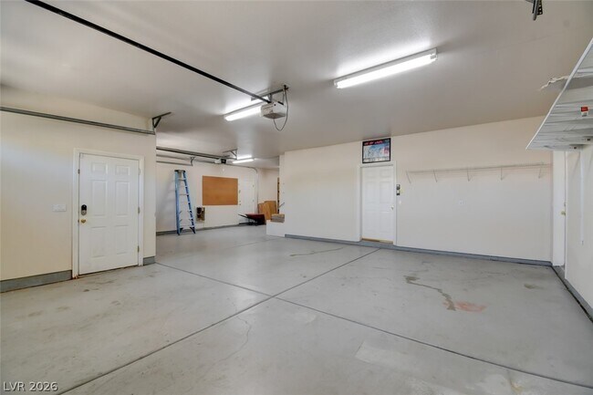 Building Photo - 8623 Golden Canyon Rd