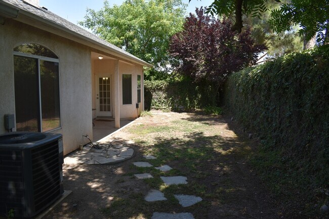 Building Photo - 1785 E Turnberry Ave