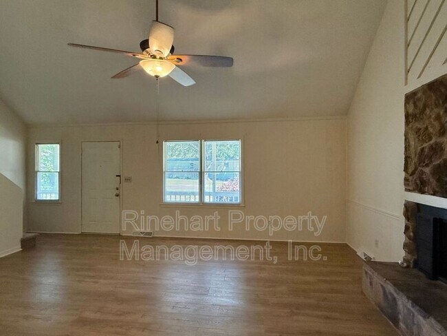 Building Photo - 2083 Ridgecrest Rd