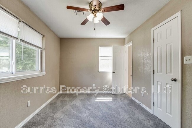 Building Photo - 1332 E Brooks St