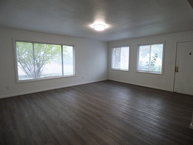 Building Photo - 4772/4776/4782 Sunnyview Rd NE Salem, OR 97305