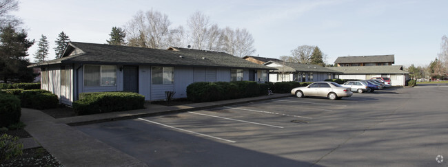 Building Photo - Colonial East Apartments