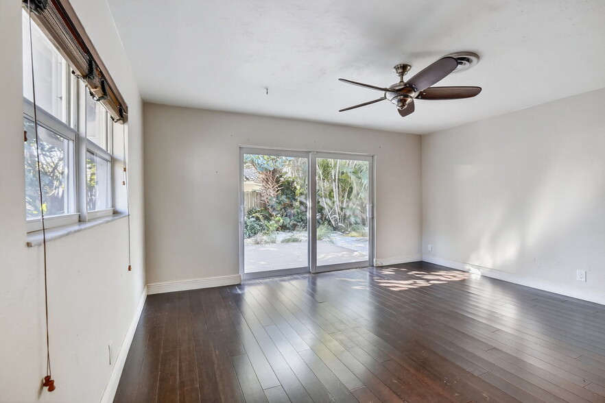 Building Photo - 2740 NE 34th St