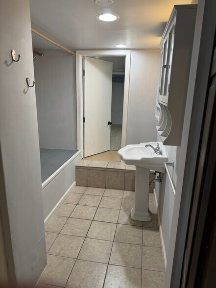 Building Photo - 811 A St