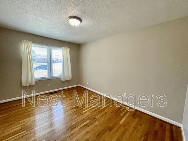 Building Photo - 621 Welsh Pl