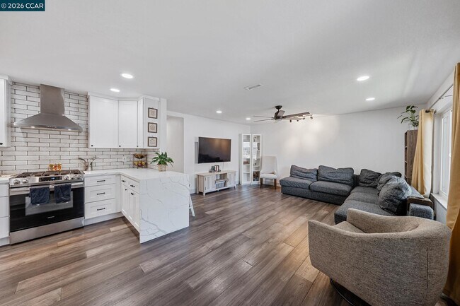 Building Photo - 1208 Roseann Dr