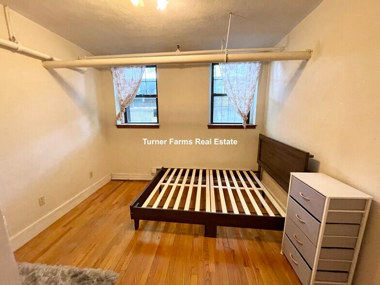 Building Photo - 80 Saint Stephen St