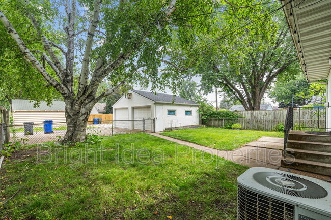 Building Photo - 1721 Sheridan Ave W