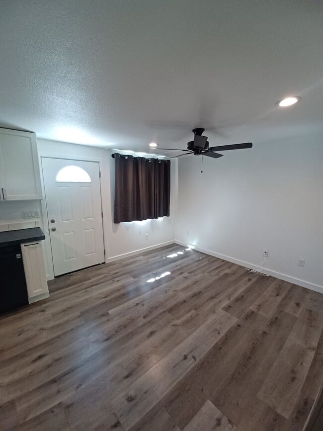 Building Photo - 1 Bedroom 1 Bath House