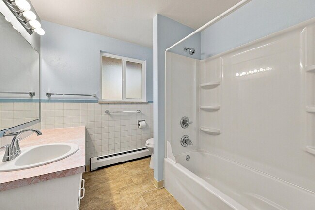 Building Photo - PRICE REDUCED!!  BEST PRICE IN THE AREA FOR 4+BEDROOM  Spacious 4-Bedroom Wheat Ridge Home with F...