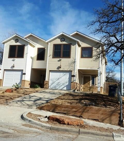 Primary Photo - Recently remodeled townhome with 4 bedroom...