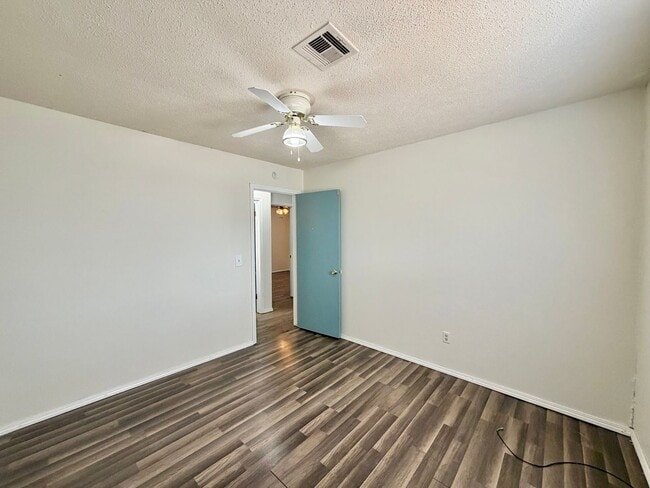 Building Photo - 1204 2nd Pl