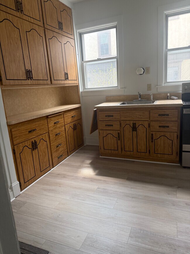 Building Photo - 1722 Wisconsin Ave