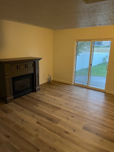 Building Photo - 1868 W Pointe Mdw Dr