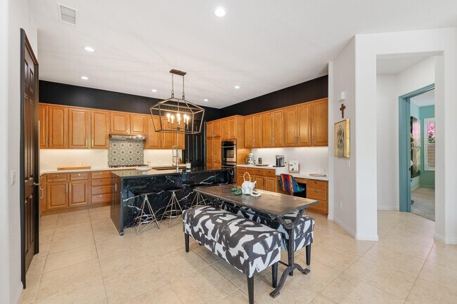 Building Photo - 61185 Soaptree Dr