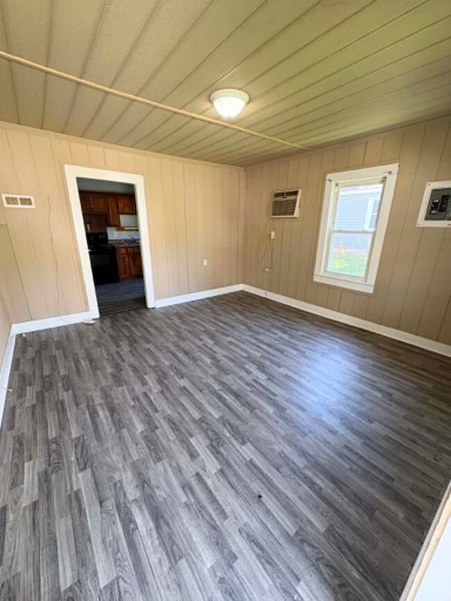 Building Photo - Cozy 2BR Home!