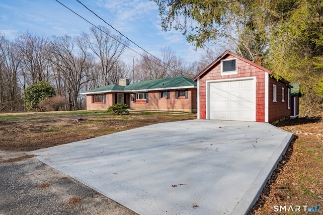 Building Photo - 220 Upper Grassy Hill Rd