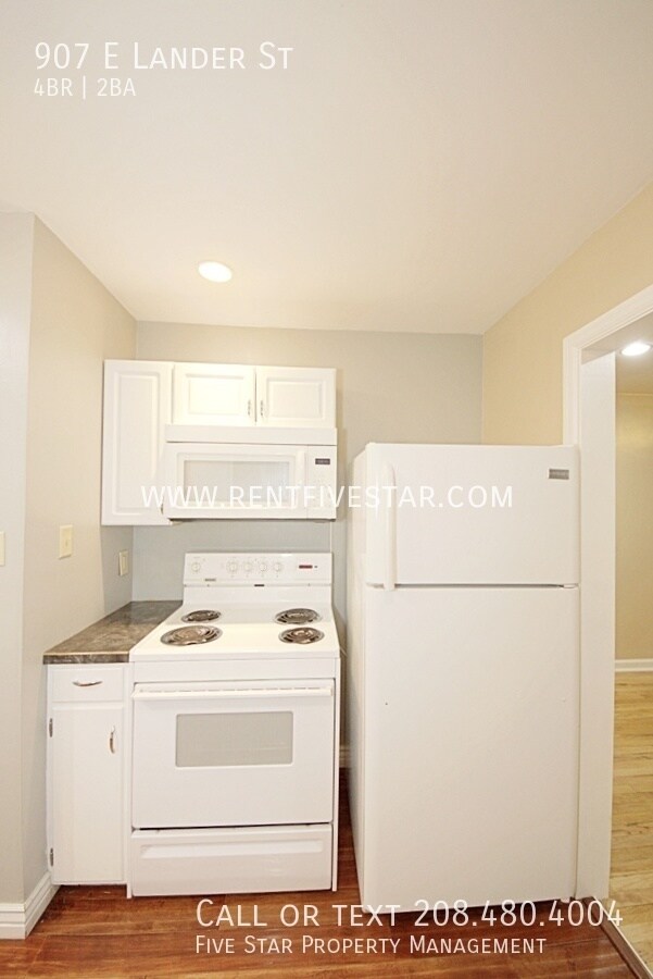 Building Photo - Home Available in University Area! This 4 ...