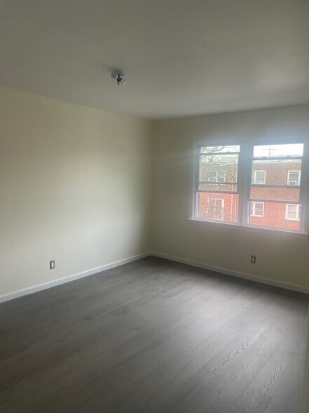 Building Photo - 10 Briarwood Rd