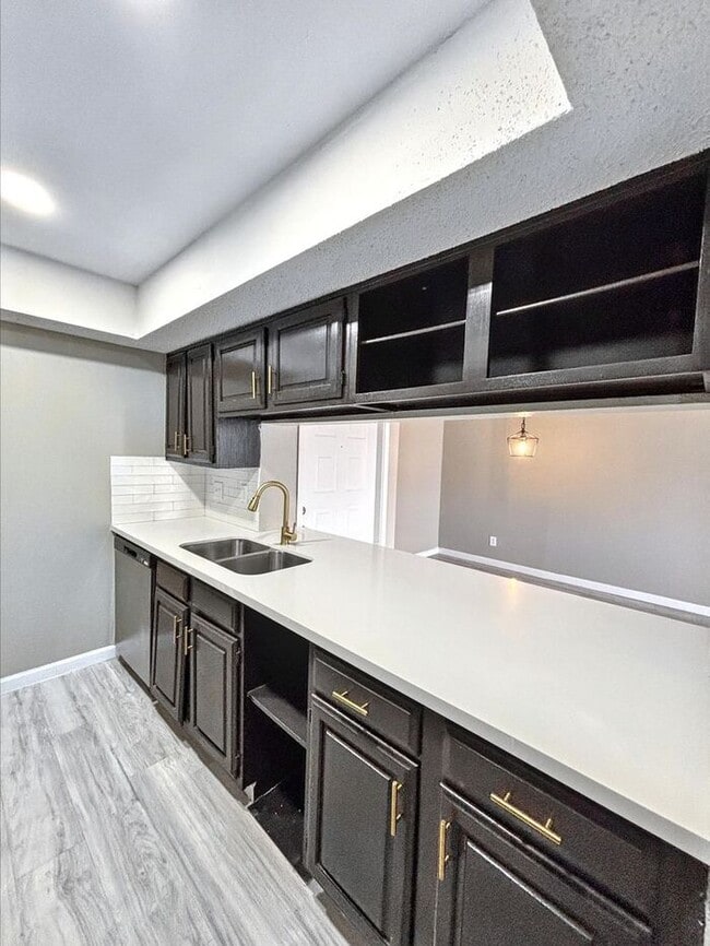 Building Photo - Lovely 2-Bedroom Condo with Modern Comfort...