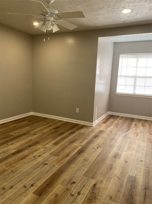 Building Photo - 11702 N Petersham Dr