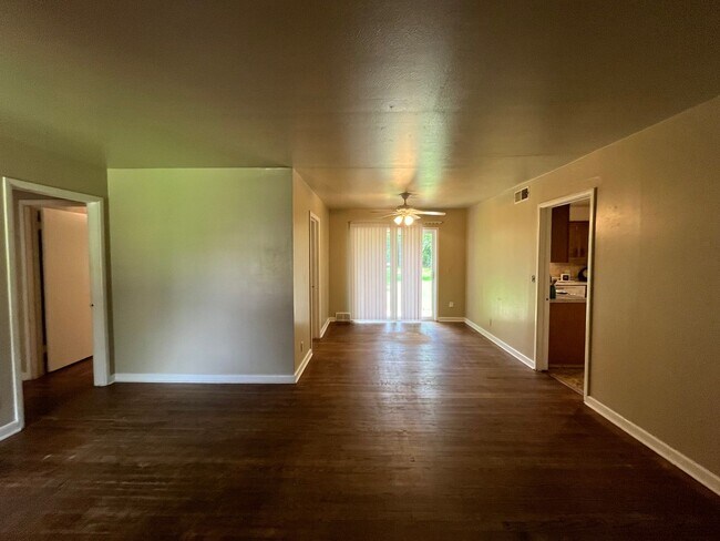 Building Photo - JLM