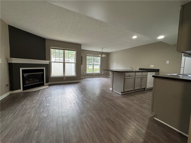 Building Photo - 749 Royal Sunset Dr