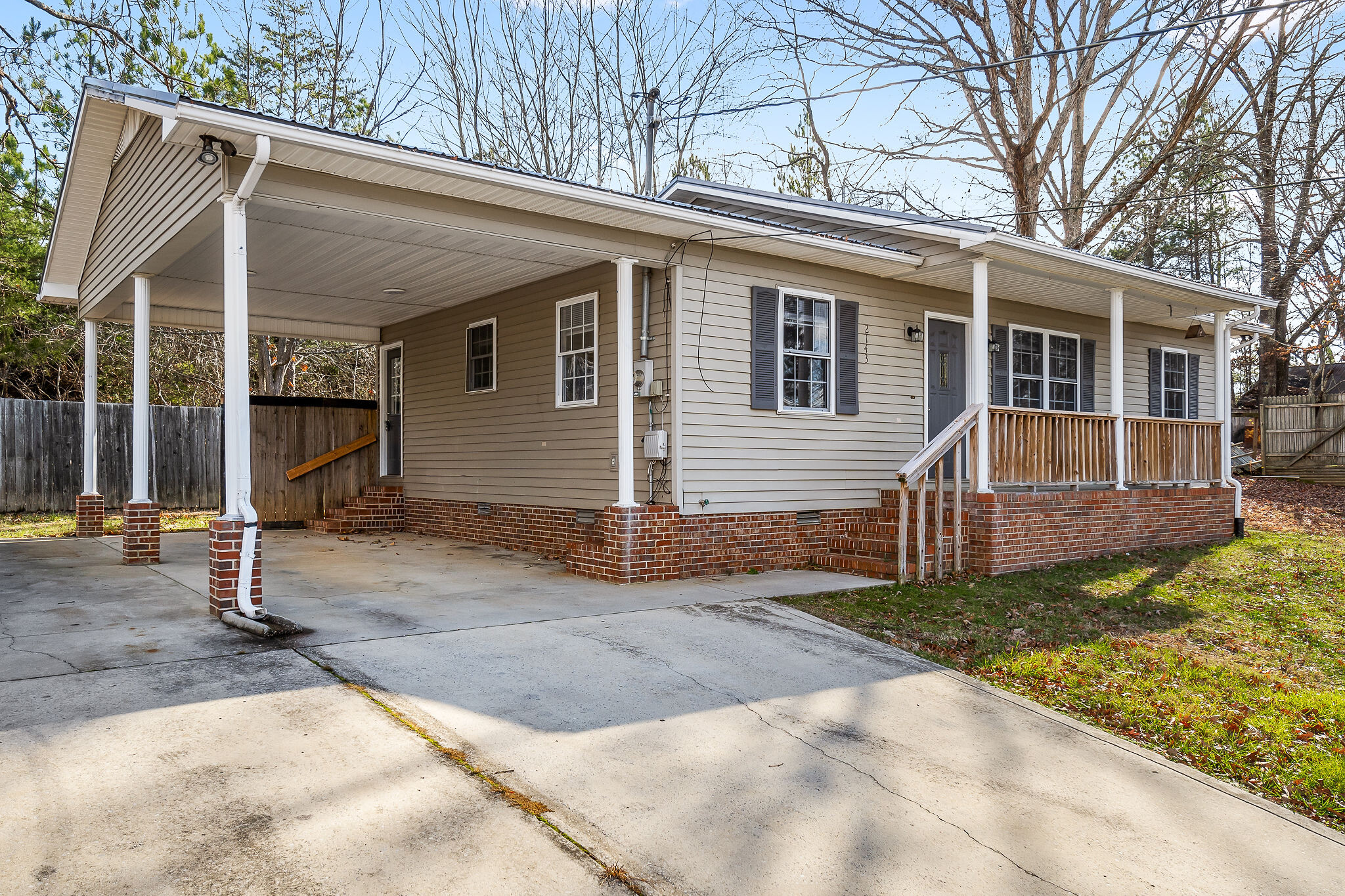 Building Photo - 2143 Wildwood Rd